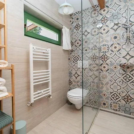 Mannana Haziko Szokolya