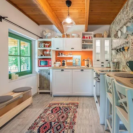 Mannana Haziko Шале Szokolya